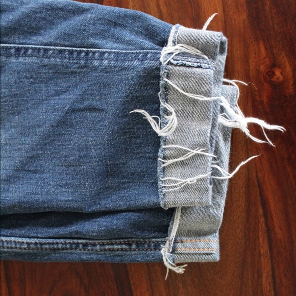 Hollister Low Rise Crop Boyfriend Jeans. - Picture 3 of 4